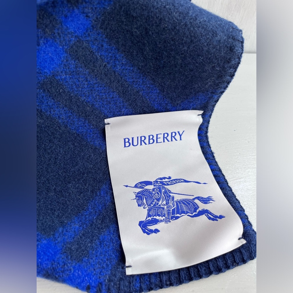 BURBERRY- Equestrian Knight Design Patch Check Wool Scarf - Picture 8 of 10